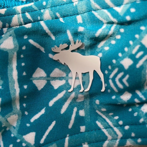 Adorable blue patterned abercrombie kids swimsuit - Picture 3 of 3